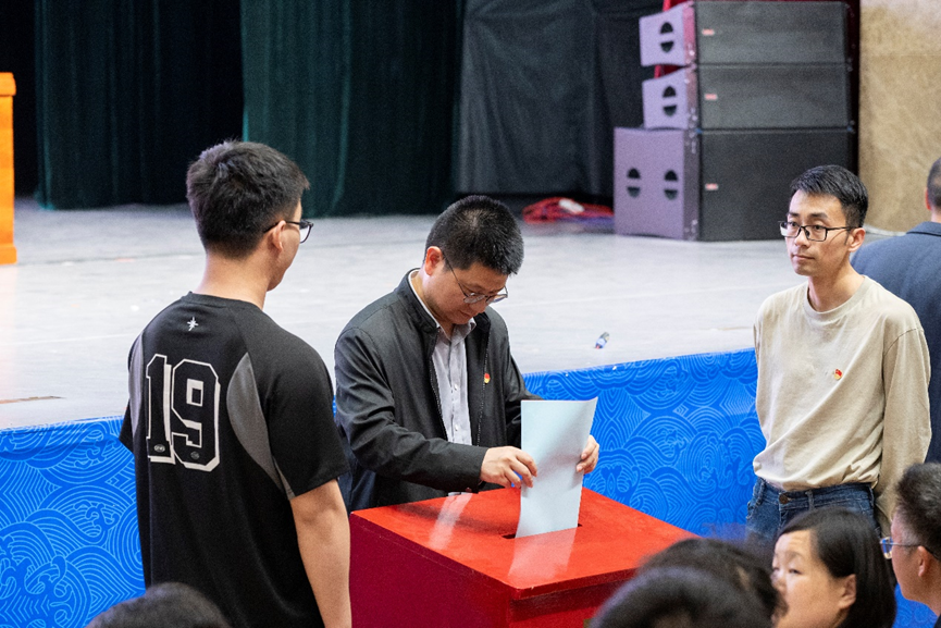 51棋牌平台